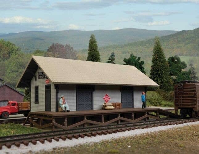 Golden Valley Freight House -- Kit - 4 x 2-1/8 x 2′ 10.1 x 5.3 x 5cm, N, Walthers Cornerstone 3895