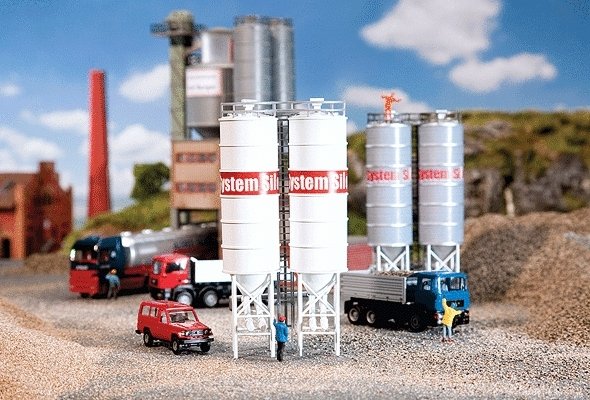 Industrial Silos pkg(2) - Kit -- 2-5/8 x 1-5/8 x 5-1/8′ 6.6 x 4.2 x 13cm, HO, Faller Gmbh 130476