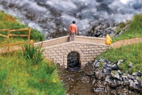 Small Stone Bridge -- Kit - 2-13/16 x 11/16 x 1′ 7.2 x 1.8 x 2.5cm, HO, Faller Gmbh 180866