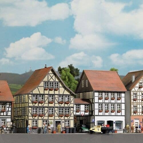 Old Town Half-Timber Buildings & Covered Overhead Walkway -- Laser-Cut Kits, HO, Busch Gmbh & Co Kg 1538