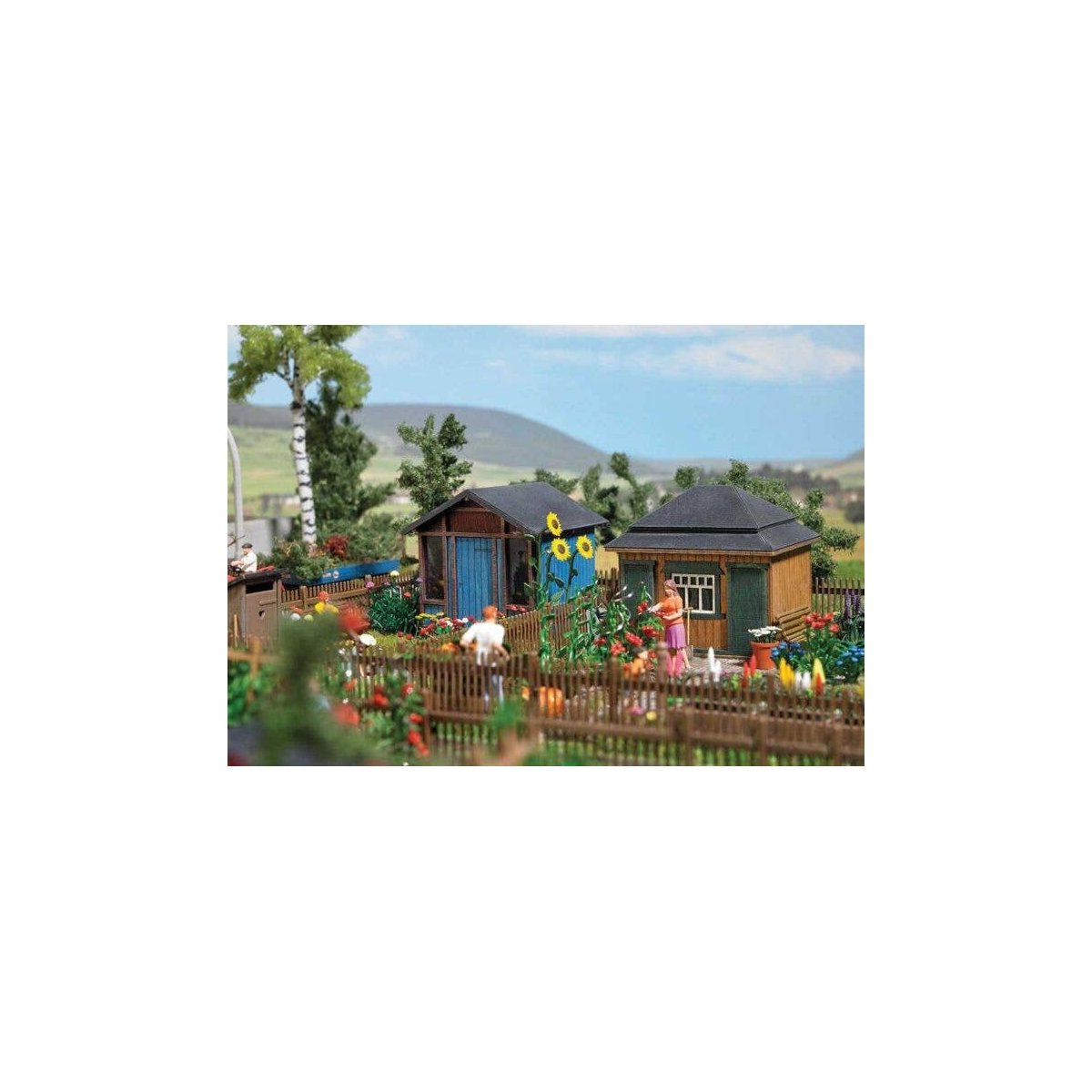 Garden - Summer Sheds -- Laser-Cut Kit - Set 2: 2 Sheds, Outhouse, 2 Woodpiles, Garden Details, HO, Busch Gmbh & Co Kg 1617