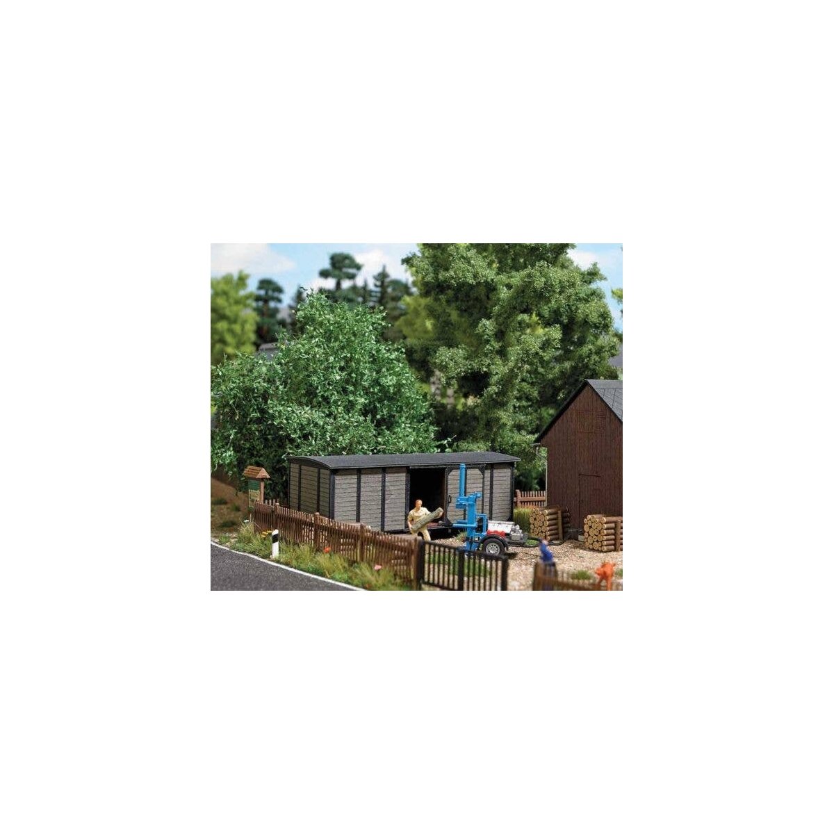 Wooden Shed -- Laser-Cut Wood Kit - 3-3/8 x 1-7/16 x 1-1/4′ 8.6 x 3.6 x 3.1cm, HO, Busch Gmbh & Co Kg 1986