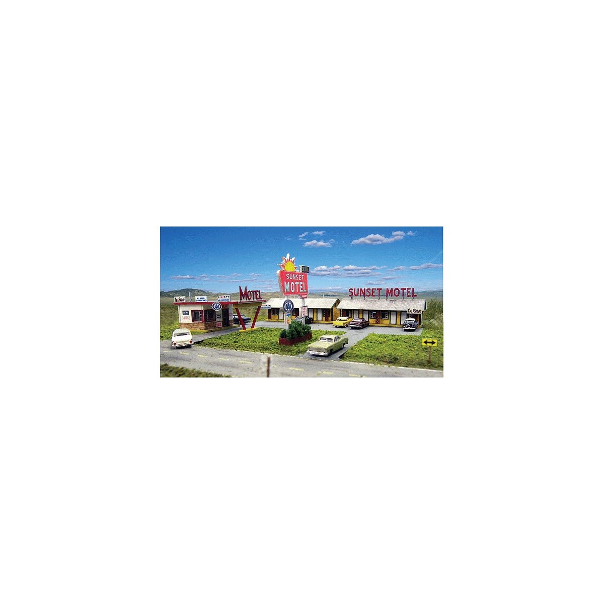 Sunset Motel -- Kit - Office: 5 x 3-5/16` 12.7 x 8.4cm Units: 6-1/2 x 2-3/4` 16.5 x 6.9, HO, Blair Line 2001