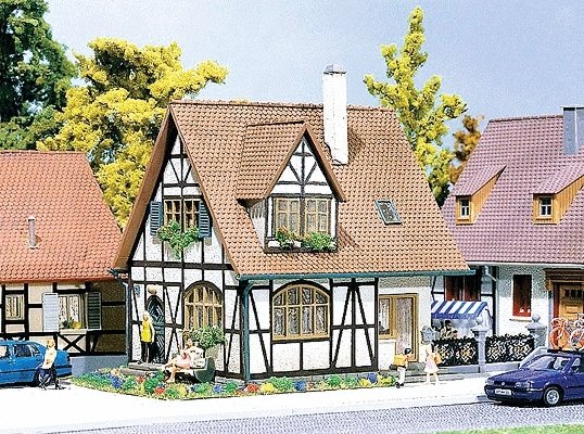One-Family House w/Half-Timber Framing -- 4-5/8 x 3-13/16 x 4-5/8′ (11.5 x 9.5 x 11.5cm), HO, Faller Gmbh 130257