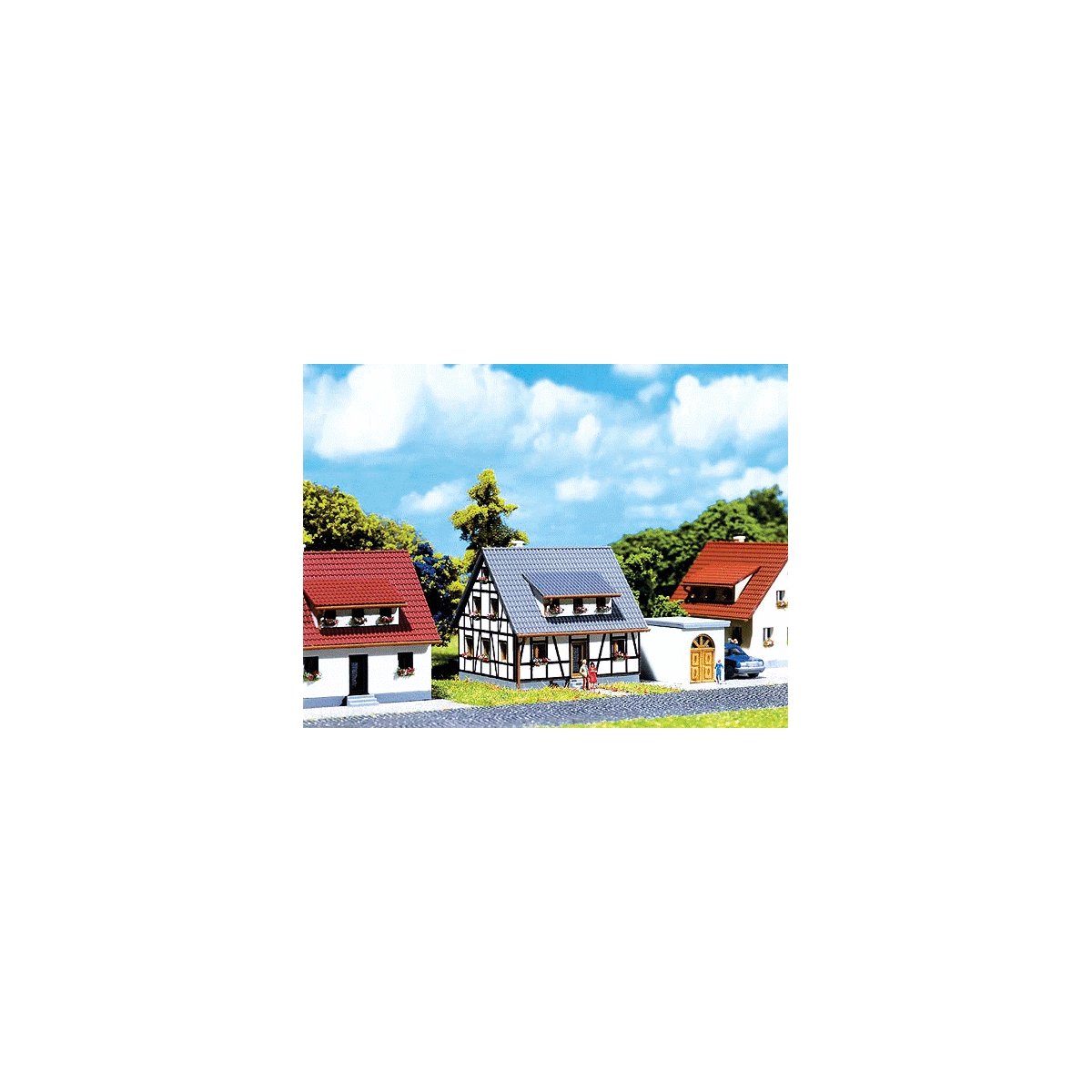 Half-Timbered House w/blue Roof -- 5.5 x 3.7 x 3.6cm, Z, Faller Gmbh 282760