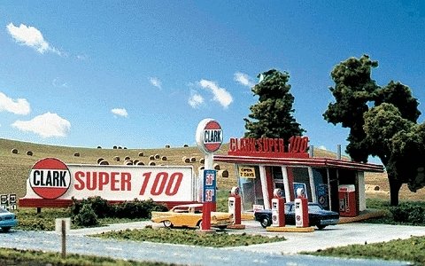 Clark Oil Gas Station -- 1-1/2 x 2-1/2′ 3.8 x 6.3cm (structure only), N, Blair Line 87