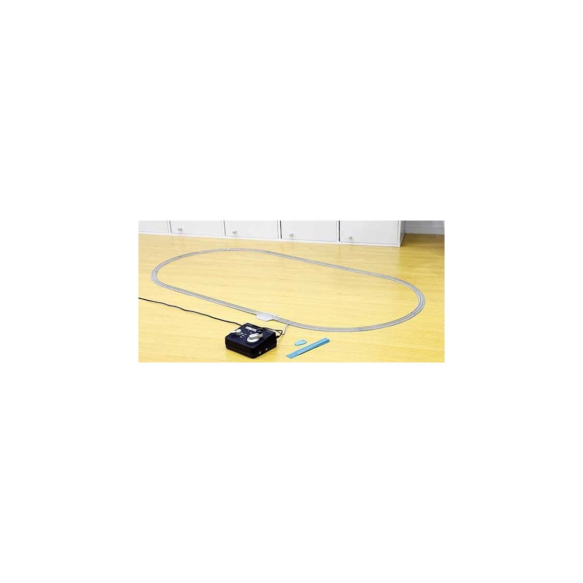 M1 Basic Oval Track Starter Set - Concrete Ties - Unitrack -- Oval w/12-3/8′ Radius Curves, Rerailer, N, Kato USA Inc 20854