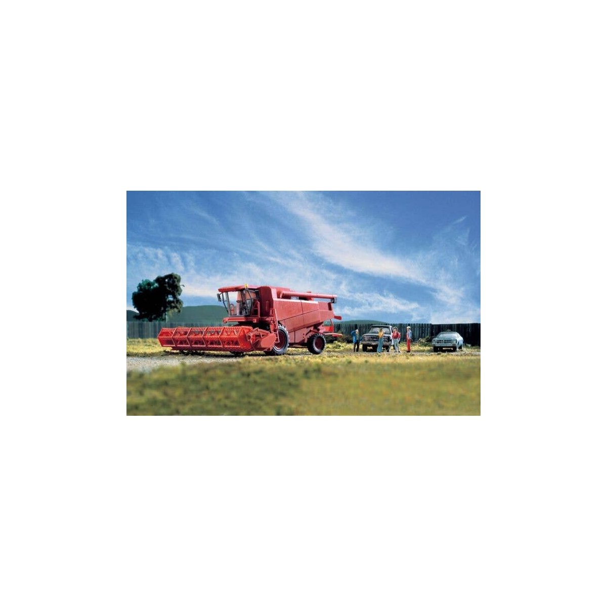 Farm Combine - Kit -- Includes Grain & Corn Heads, HO, Walthers SceneMaster 11003