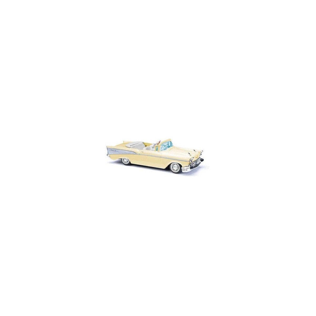 1957 Chevrolet Bel Air Convertible - Assembled -- Top Down (pale yellow, silver, with Driver , HO, Busch Gmbh & Co Kg 45060