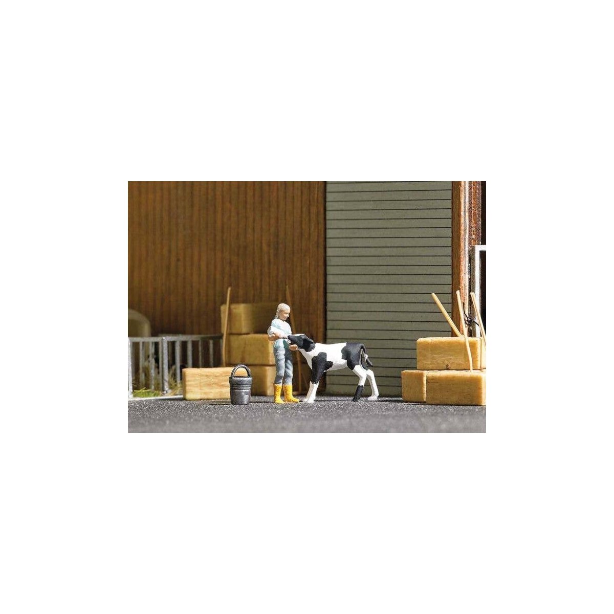 Calf Feeding - Action Set -- Girl Feeding Calf, Stable Tools, Hay Bales, HO, Busch Gmbh & Co Kg 7932