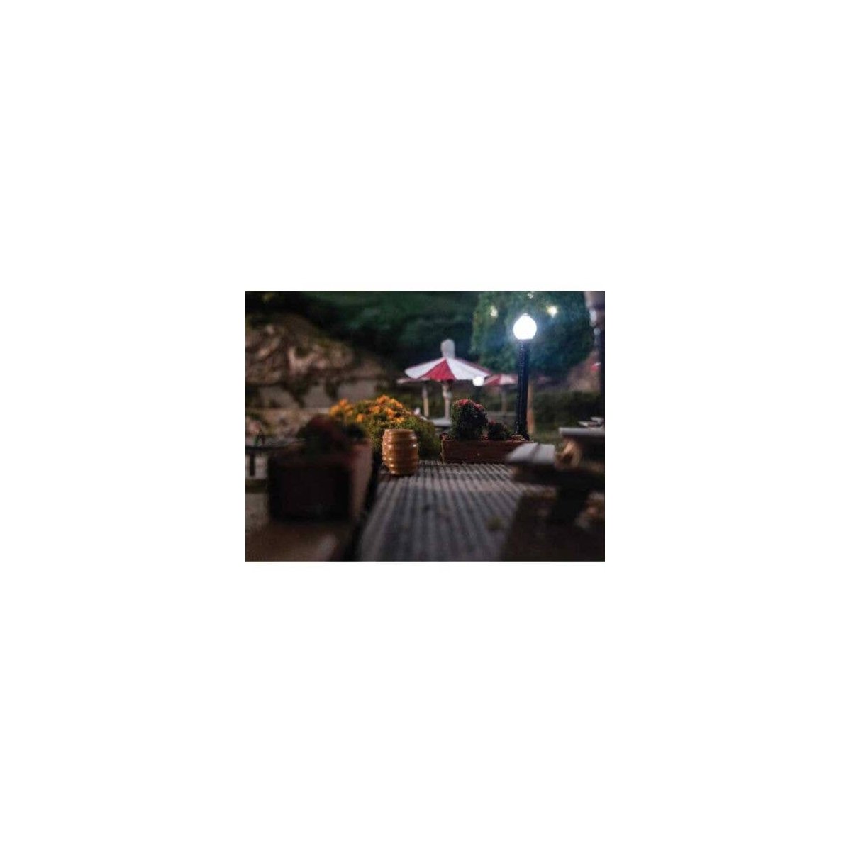 DVSL103BL Fiber-Lit Globe Street Lamps -- Black pkg(3), HO, Dwarvin SL103BL