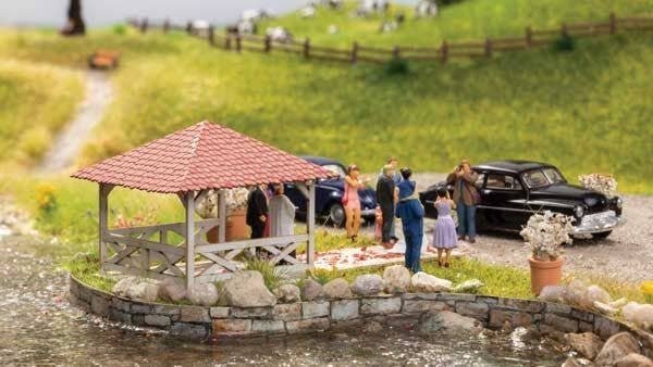 Events Pavilion - Laser-Cut Minis -- Laser-Cut Kit - 3-5/8 x 1-3/4 x 1-7/16′ 9.2 x 4.5 x 3.6cm, HO, Noch Gmbh & Co 14263