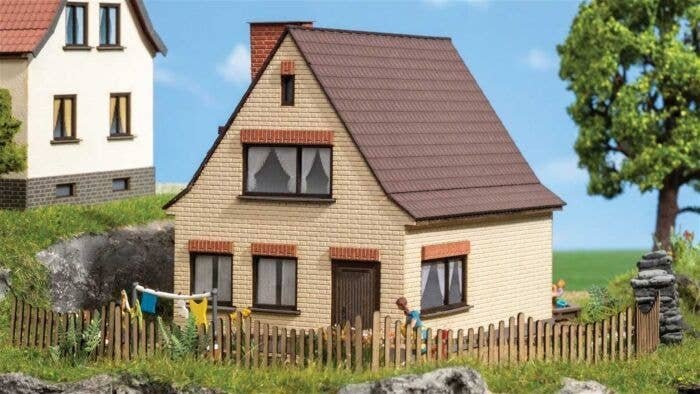 Small Brick Single-Family House -- Laser-Cut Kit - 2-1/4 x 2-1/4 x 1-13/16′ 5.8 x 5.8 x 4.6cm, N, Noch Gmbh & Co 63604