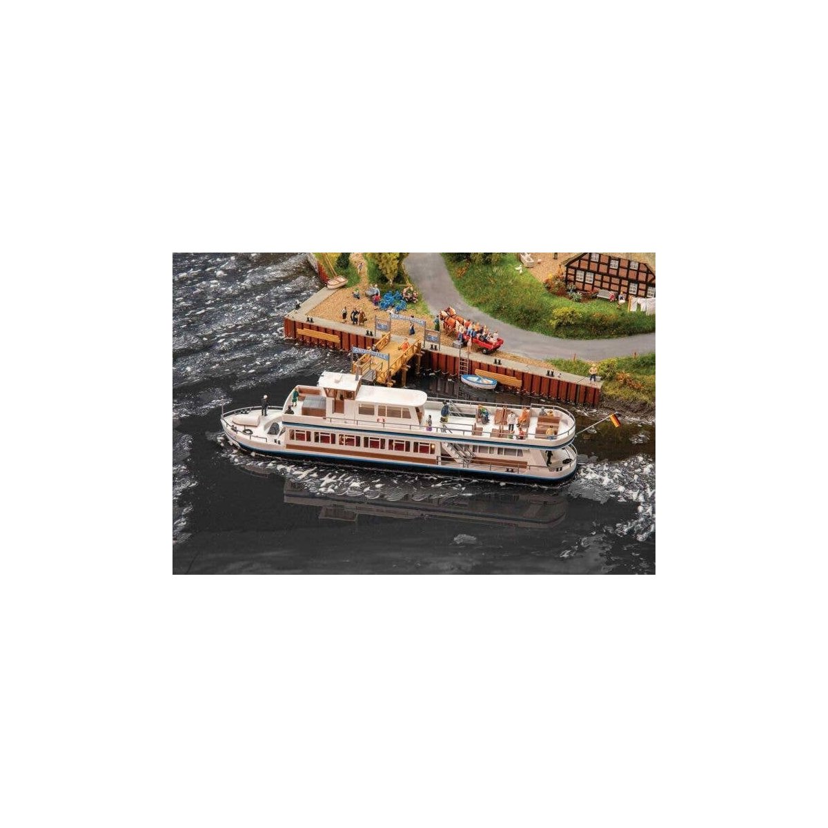 Passenger Ship - Kit -- 13-5/16 x 2-1/2 x 2-1/2′ 33.8 x 6.3 x 6.3cm, HO, Faller Gmbh 131009