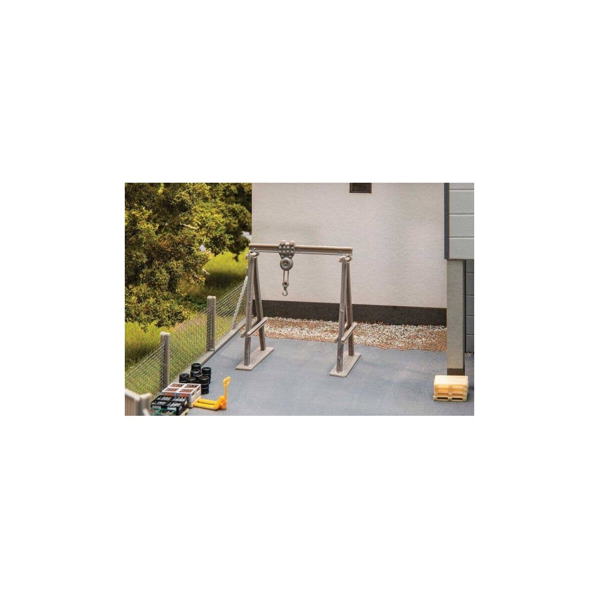 Small Gantry Crane -- Kit - 1-15/16 x 1-3/16 x 2-5/16′ 5 x 3 x 5.9cm, HO, Faller Gmbh 180865