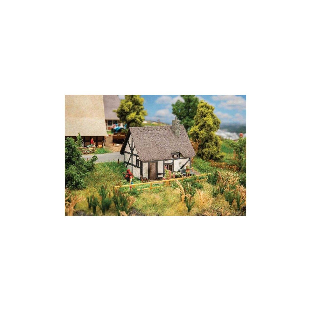 Small North German House -- Kit - 4 x 2-7/16 x 3′ 10.2 x 6.2 x 7.7cm, HO, Faller Gmbh 131317