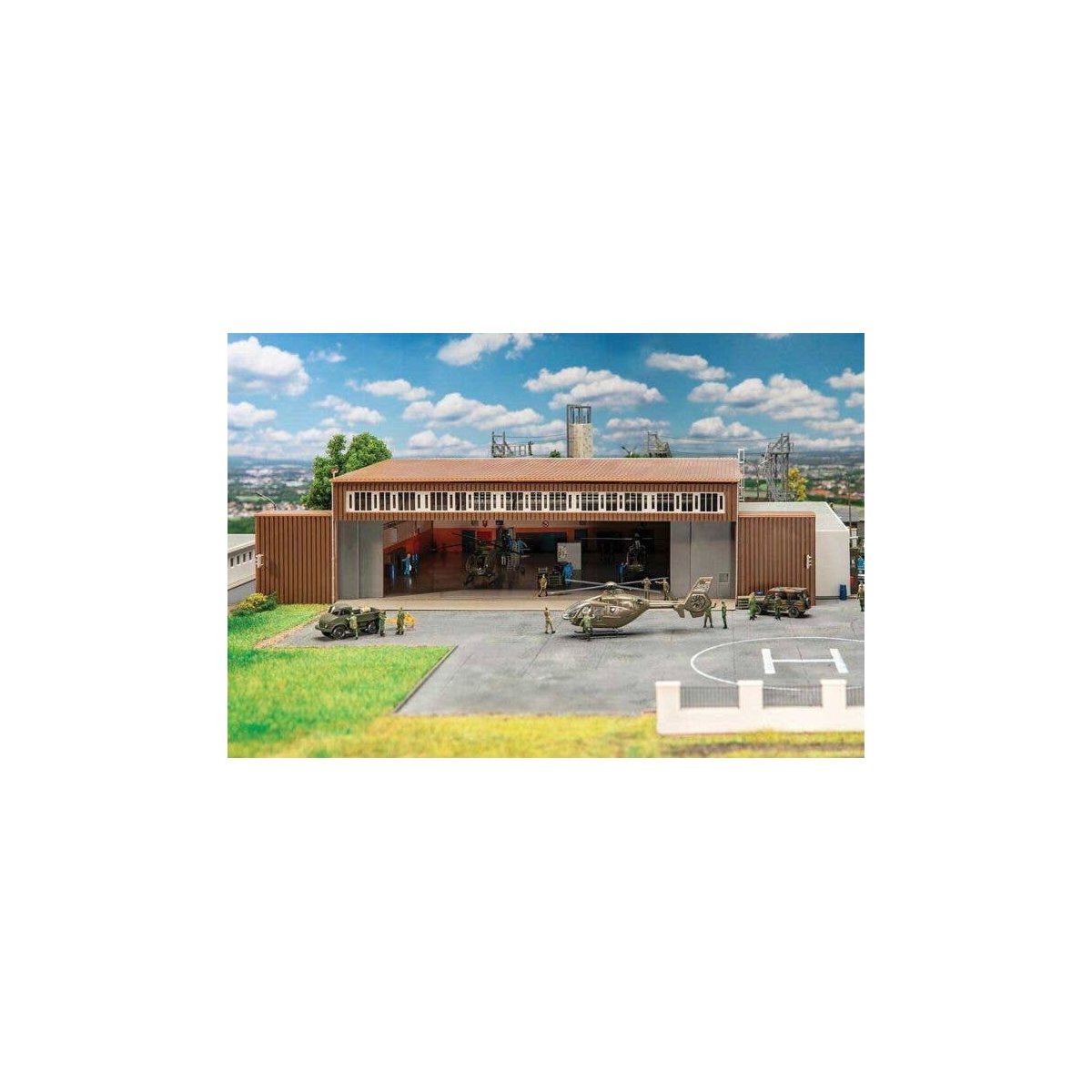 Hangar with Helicopter -- Kit - Main Hangar: 21-9/16 x 15-3/8 x 3-13/16′ 54.8 x 39 x 11.8cm, HO, Faller Gmbh 144111