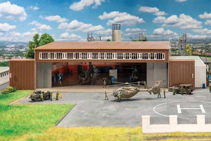 Hangar with Helicopter -- Kit - Main Hangar: 21-9/16 x 15-3/8 x 3-13/16′ 54.8 x 39 x 11.8cm, HO, Faller Gmbh 144111