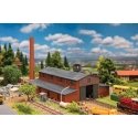 Factory with Brick Chimney -- Kit - 8-5/8 x 5-13/16 x 5-1/2′ 22 x 14.8 x 14cm, N, Faller Gmbh 231720