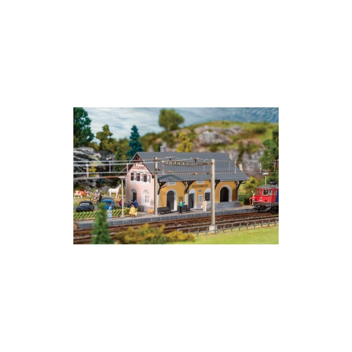 Lavin Train Station -- Kit - 4-5/16 x 2-15/16 x 2-3/4′ 11 x 7.4 x 5.8cm, N, Faller Gmbh 212128