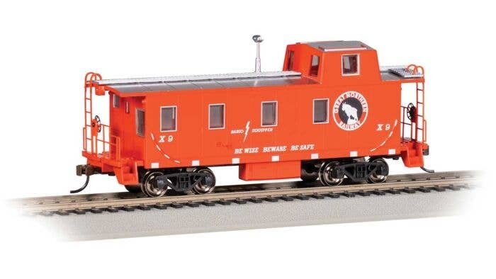 Slanted Offset-Cupola Caboose - Ready to Run -- Great Northern X-9, HO, Bachmann Industries 14010