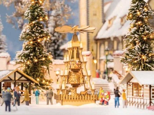 Christmas Tree Pyramid Statue - Laser-Cut Minis -- Laser-Cut Wood Kit, HO, Noch Gmbh & Co 14395