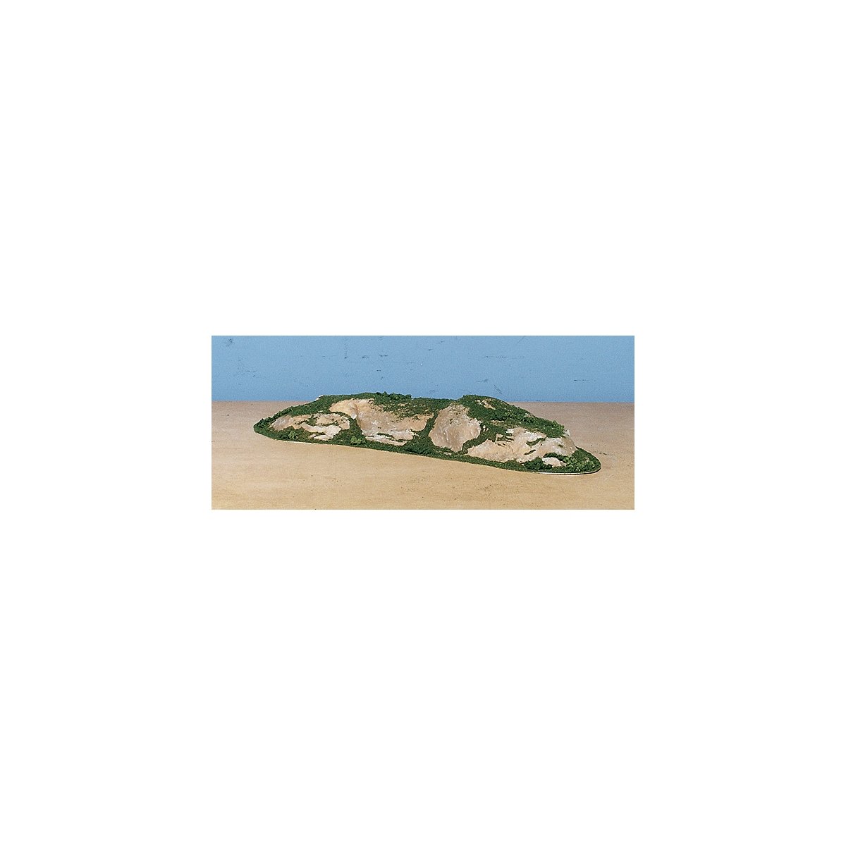 Rocky Ridges - Ready Landforms(TM) -- 9 x 25 x 3-1/2′ 22.8 x 63.5 x 8.9cm, HO, Woodland Scenics 1320
