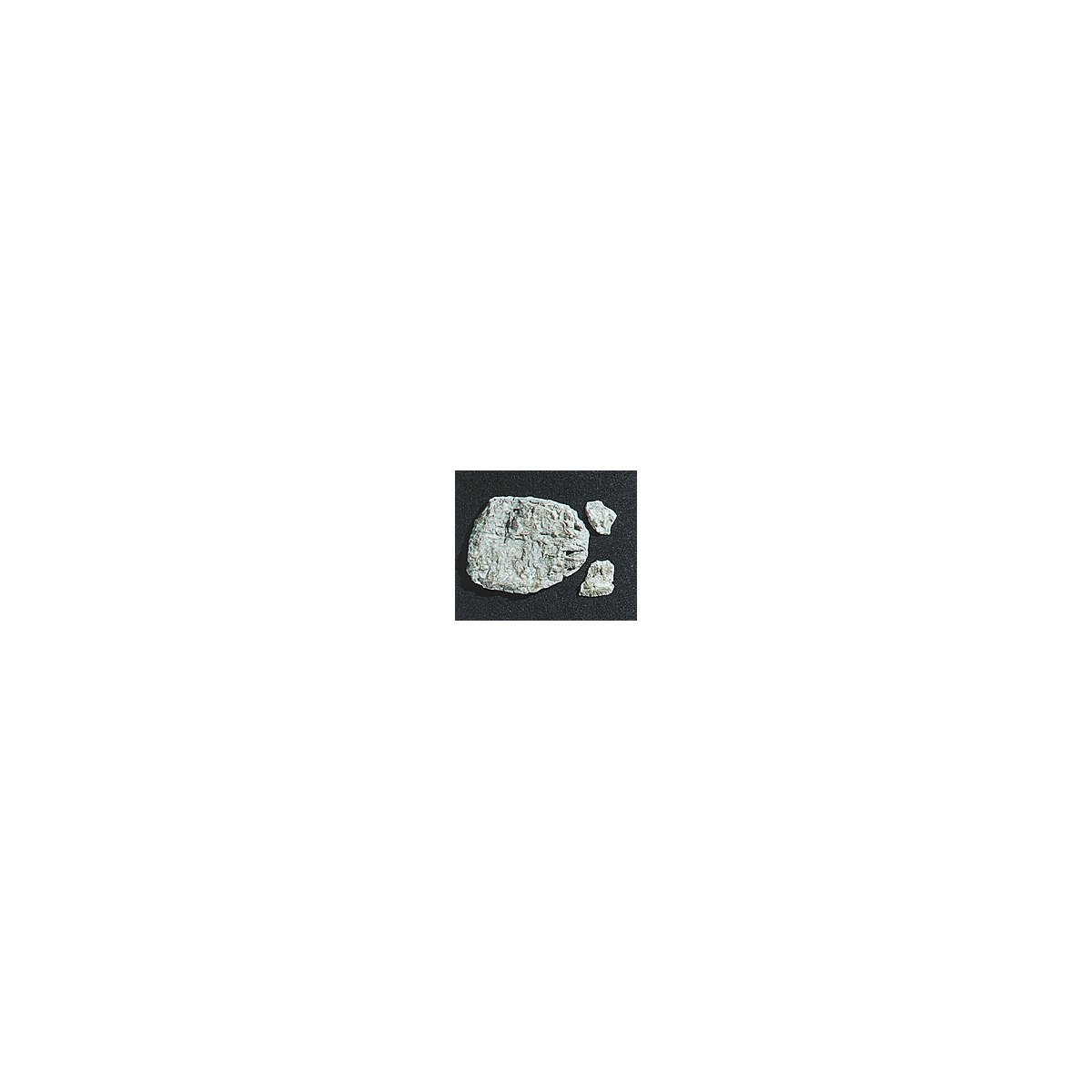 Rock Molds - 5 x 7′ 12.7 x 17.7cm -- Laced Face Rock, All Scales, Woodland Scenics 1235