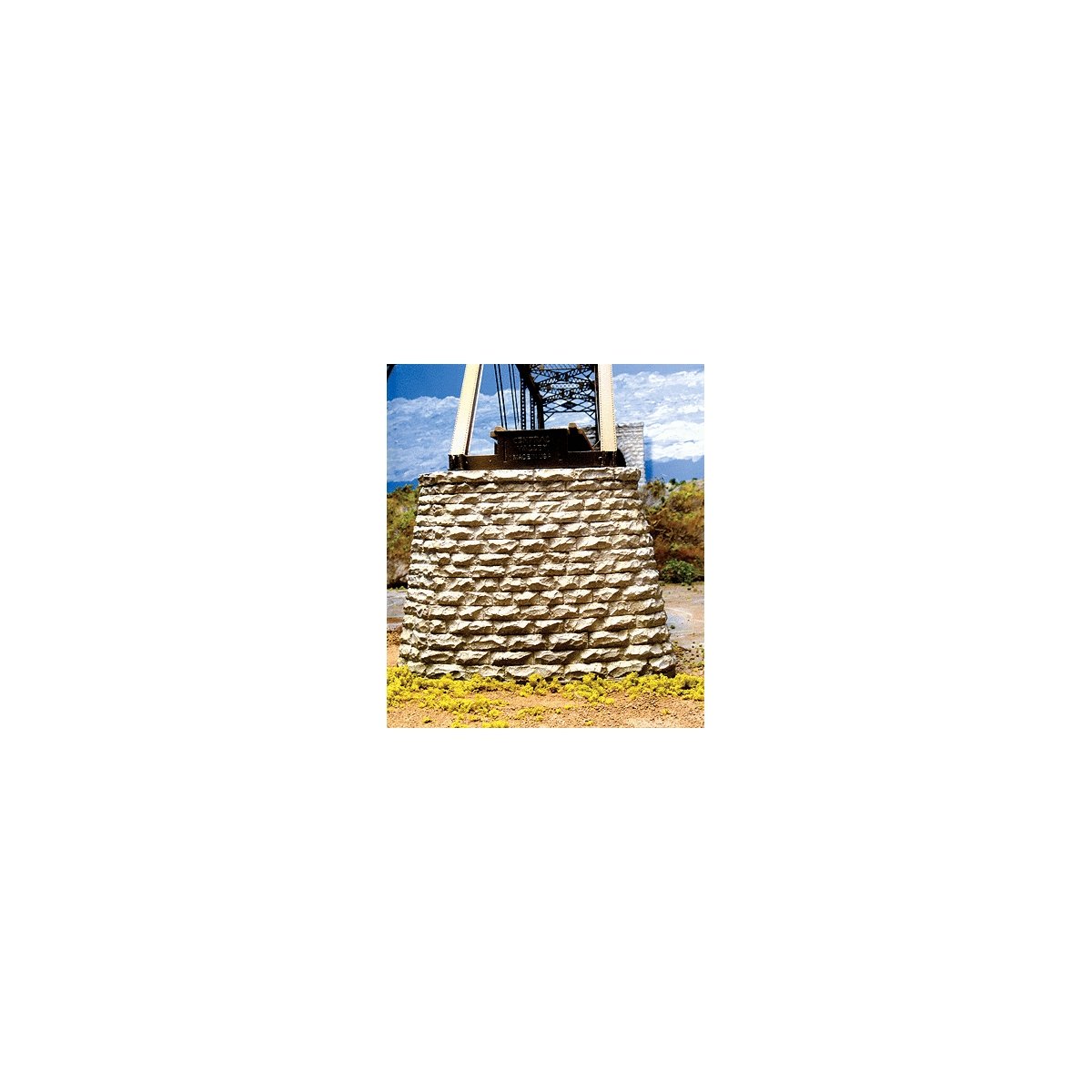 Single-Track Cut Stone Bridge Pier w/Pointed End -- 4-5/8 x 1 x 3-3/4′ 11.7 x 2.5 x 9.5cm, HO, Chooch Enterprises 8430