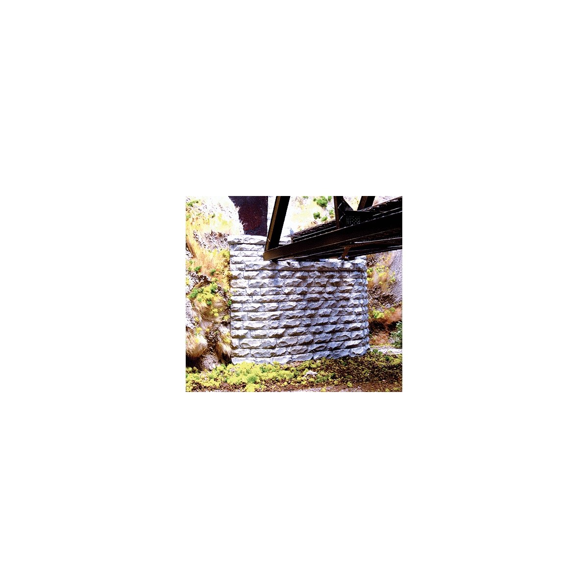 Single-Track Cut Stone Tapered Abutment -- 4-3/8 x 3/4 x 3-1/2′ 11.1 x 1.9 x 8.9cm, HO, Chooch Enterprises 8460