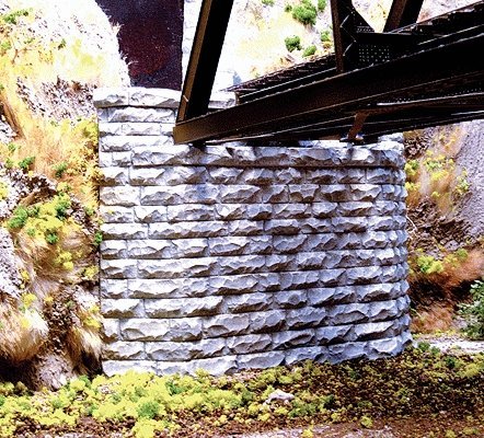 Single-Track Cut Stone Tapered Abutment -- 4-3/8 x 3/4 x 3-1/2′ 11.1 x 1.9 x 8.9cm, HO, Chooch Enterprises 8460