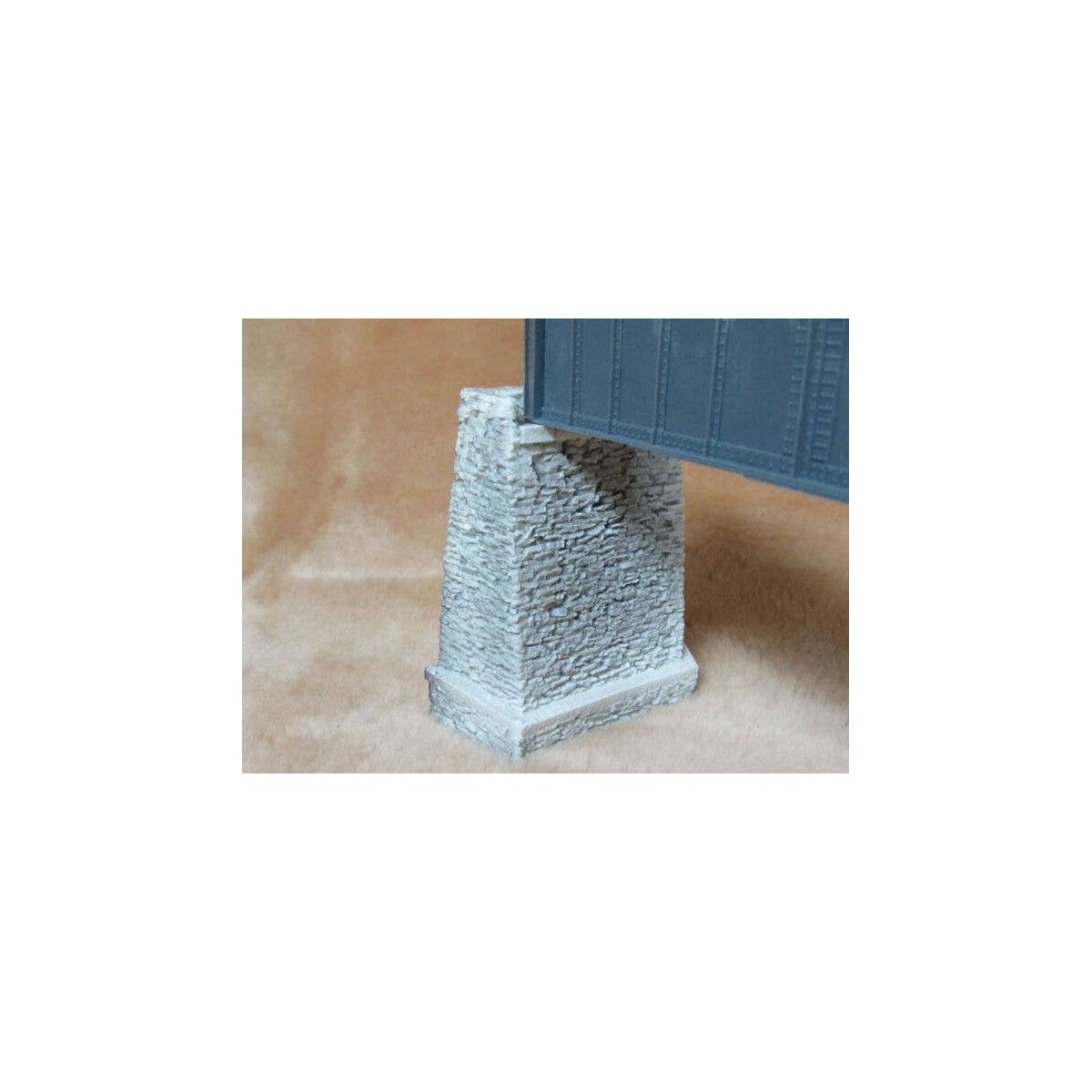 Random-Stone Deck Bridge Abutment -- 3-5/8 x 1-3/8 x 4-1/4`, 2-1/4` Wide Cap Shelf: 2-, S, Pre-Size Model Specialities 142
