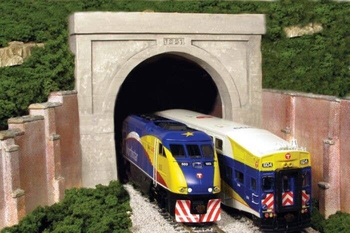 Double-Track Tunnel Portal -- Modern Concrete, N, Monroe Models 219