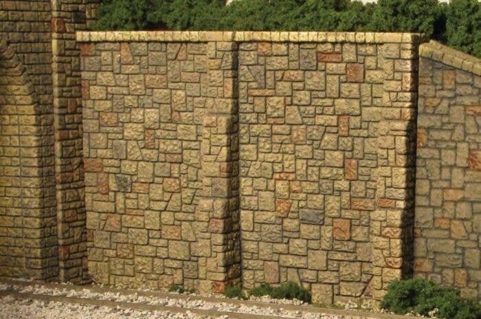 Retaining Wall -- Random Stone pkg(2), HO, Monroe Models 108