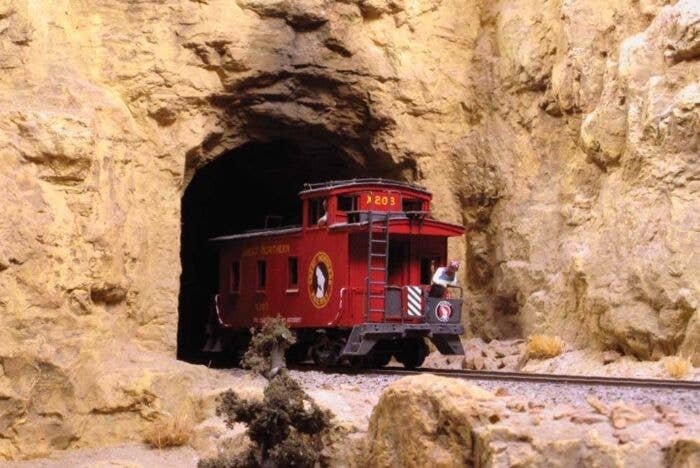 Single-Track Tunnel Portal -- Blasted Rock, HO, Monroe Models 109