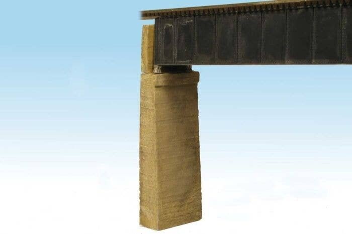 Bridge Abutment -- Board-Formed Poured Concrete pkg(2), HO, Monroe Models 124