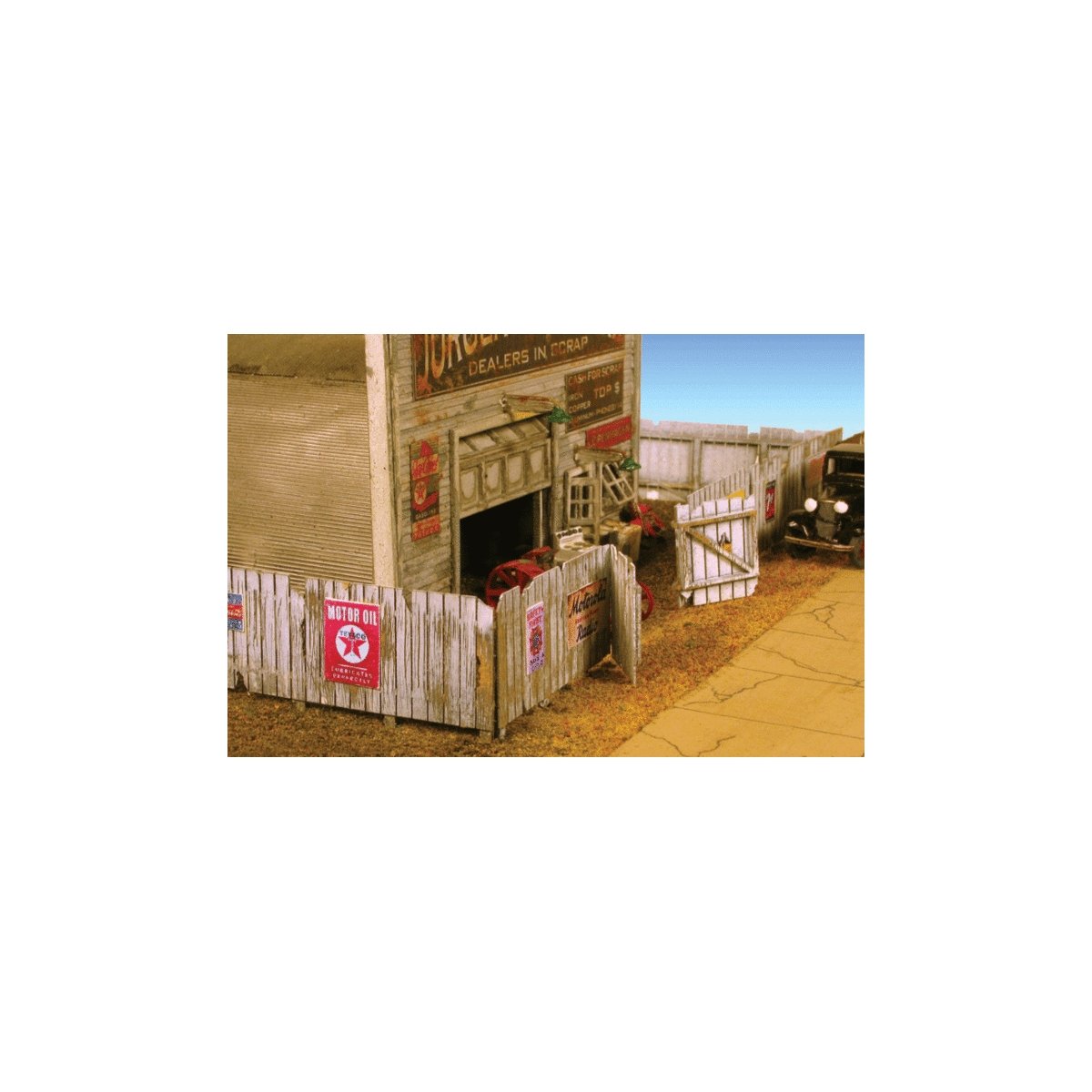 Junk Yard Fence -- Scale Total: 338′ 103m, N, Monroe Models 9309