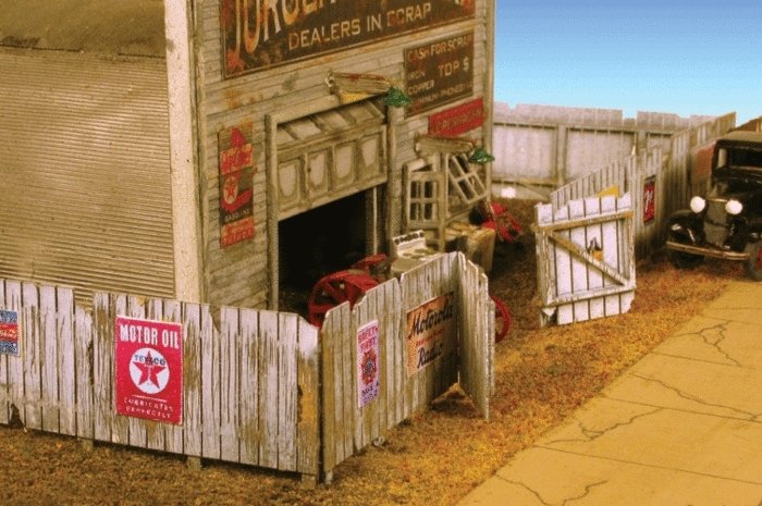 Junk Yard Fence -- Scale Total: 338′ 103m, N, Monroe Models 9309