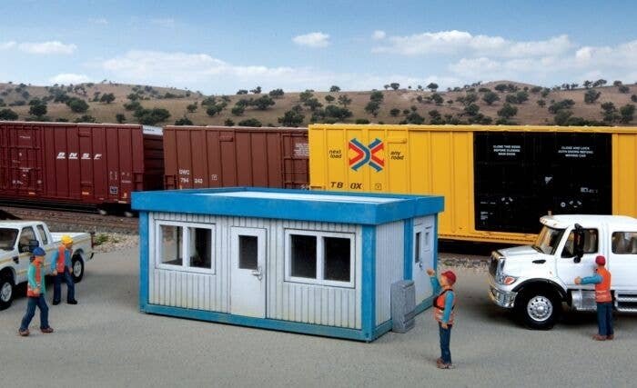 Modern Yard Office -- Kit - 3 x 2-3/8 x 15/16′ 7.6 x 6 x 3.4cm, HO, Walthers Cornerstone 4078