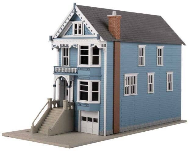Painted Lady House Victorian House -- Kit - 3-9/16 x 7-11/16 x 5′ 9.05 x 19.53 x 12.7cm, HO, WalthersTrainline 953