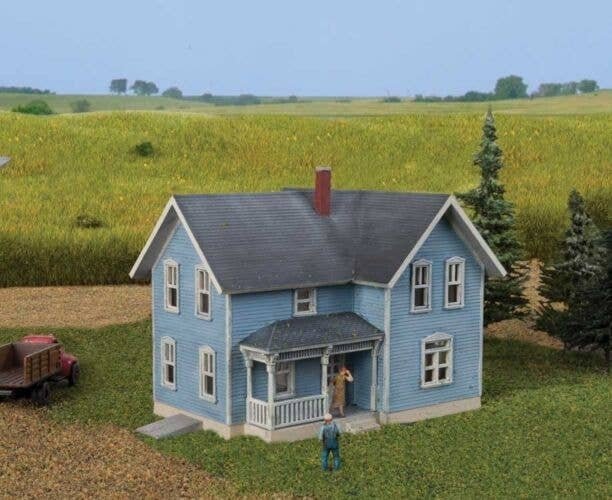 Lancaster Farm House -- Kit - 2-1/2 x 3-1/4 x 2-5/16′ 6.3 x 8.3 x 5.9cm, N, Walthers Cornerstone 3890