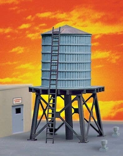 Wooden Water Tank pkg(3) -- Kit - Each: 4 x 2-3/8′ 10.1 x 6cm, HO, Walthers Cornerstone 3507