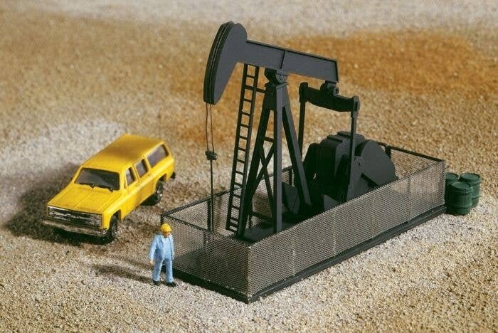 Walking Beam-Horse Head Oil Pump -- Kit - 2-3/4 x 1 x 1-13/16′ 6.8 x 2.5 x 4.5cm, N, Walthers Cornerstone 3248