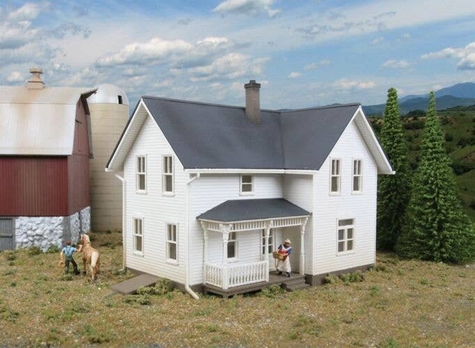 Lancaster Farmhouse -- Kit - 5-15/16 x 4-1/2 x 4-5/16′ 15.1 x 11.4 x 11cm, HO, Walthers Cornerstone 3333