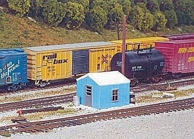 Small Yard Office -- Kit - 1-5/8 x 1-1/4′ 4.2 x 3.2cm, HO, Pikestuff 5