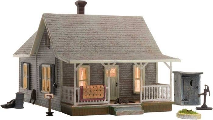 Old Homestead - Built-&-Ready Landmark Structures(R) -- Assembled - 3-3/4 x 5-7/16′ 9.5 x 13.8c, HO, Woodland Scenics 5040