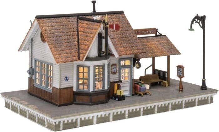 The Depot - Built-&-Ready Landmark Structures(R) -- Assembled with Interior Light - 3-9/16 x 2′ , N, Woodland Scenics 4942