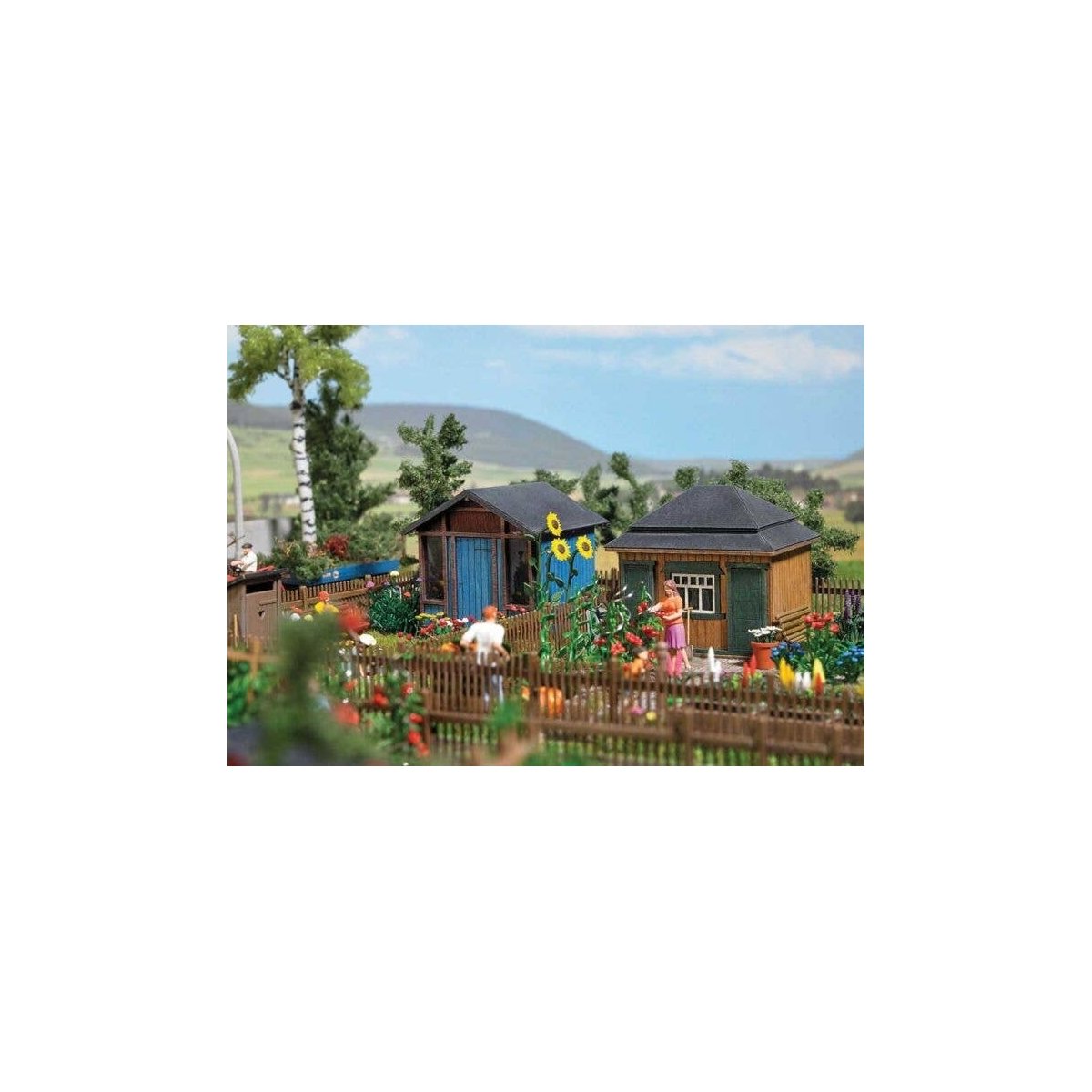 Garden - Summer Sheds -- Laser-Cut Kit - Set 2: 2 Sheds, Outhouse, 2 Woodpiles, Garden Details, HO, Busch Gmbh & Co Kg 1617