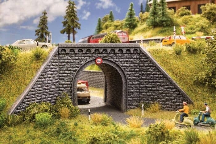 Cut-Stone Foam Underpass w/Wing Walls - 1-Sided -- 7-1/16 x 4-5/16 x 3-1/8′ 18 x 11 x 8cm (Need , HO, Noch Gmbh & Co 58292