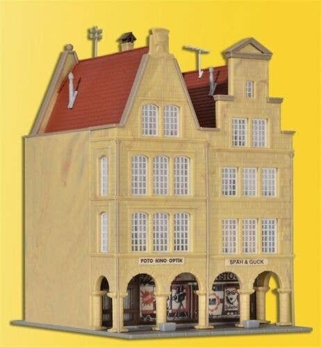 Double Fronted Town House w/Covered Passage -- 3-5/16 x 4-1/8 x 4-3/4′ 8.3 x 10.5 x 12cm, N, Kibri 37153